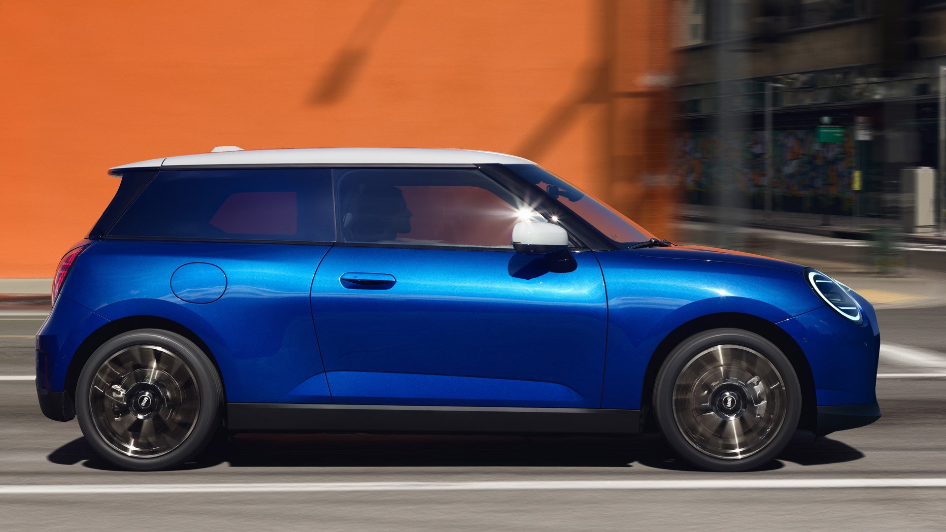 MINI 100% eléctrico - galería exterior - vista lateral